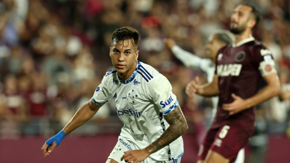 Cruzeiro vence Lan&uacute;s (1-0) e vai &agrave; final da Copa Sul-Americana-2024