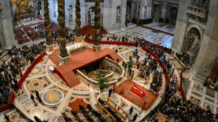 La place Saint-Pierre en effervescence avant les funérailles du pape