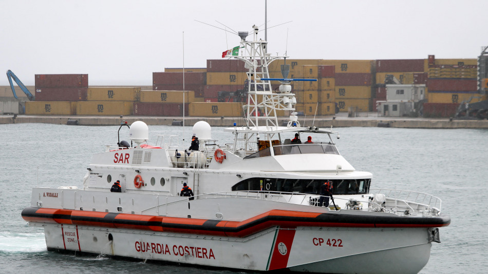 Si capovolge barcone migranti, un morto e dispersi