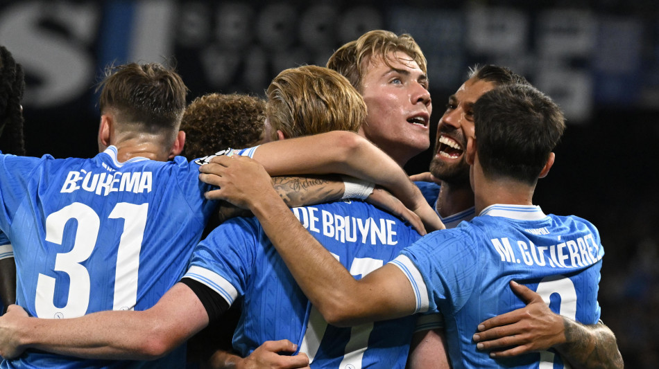 Champions: il Napoli vince, pareggia la Juventus