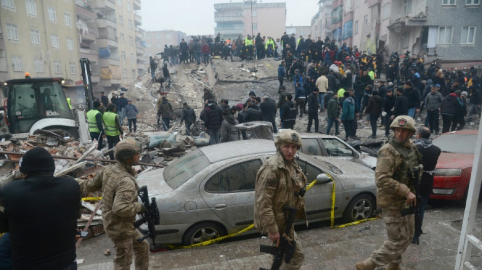 "Pensamos que era el apocalipsis", dice un sobreviviente del terremoto en Turqu&iacute;a