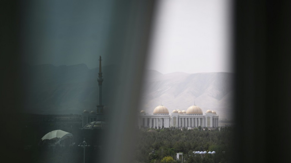 "Violado, encarcelado, torturado": el infierno de ser gay en Turkmenist&aacute;n