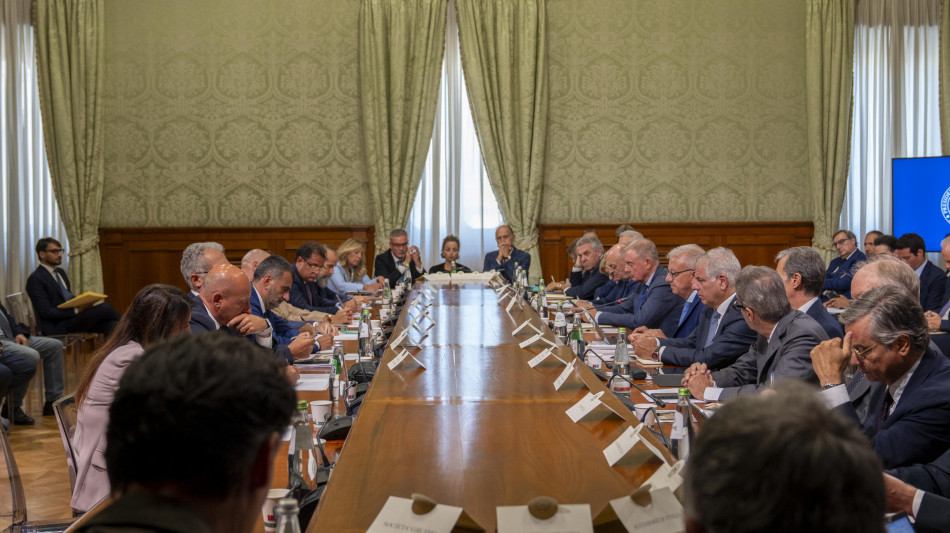 Governo non esclude una partecipazione pubblica nell'ex Ilva