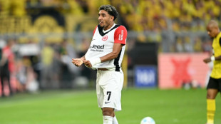 Eintracht Frankfurt vence Holstein Kiel e sobe para 2&ordm; no Campeonato Alem&atilde;o