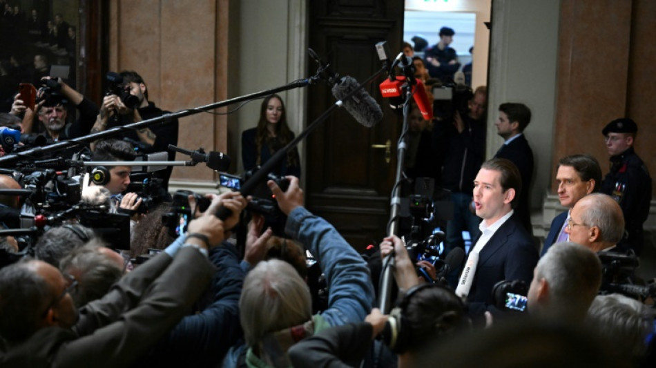 Exjefe de gobierno austriaco Kurz se presenta como una v&iacute;ctima durante su juicio