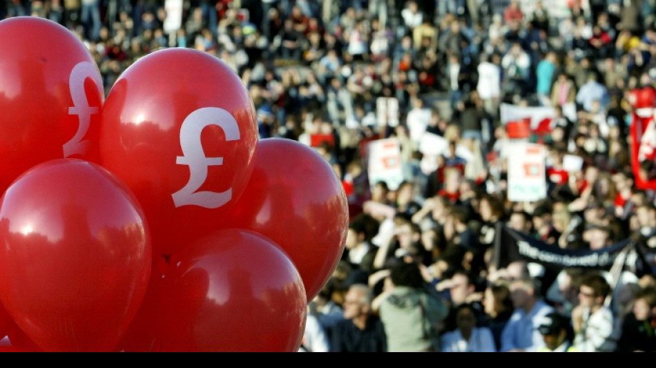 La pesada carga de la deuda estudiantil entre los j&oacute;venes brit&aacute;nicos