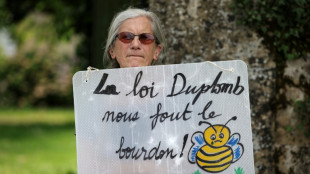 La petición en Francia contra el regreso de un criticado pesticida suma 1,2 millones de firmas
