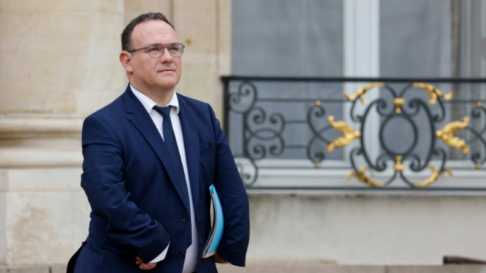 Un nuevo ministro de Macron, en el punto de mira en Francia acusado de violaci&oacute;n
