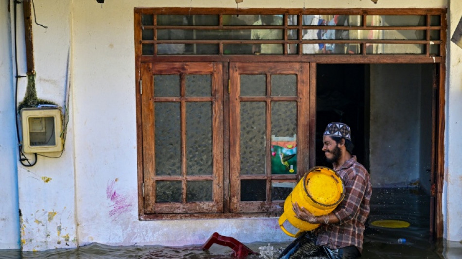 Floods hit Sri Lanka's capital as cyclone deaths top 200