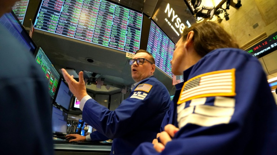 Wall Street ouvre en l&eacute;g&egrave;re hausse, d&eacute;c&eacute;l&egrave;re avant une semaine tronqu&eacute;e