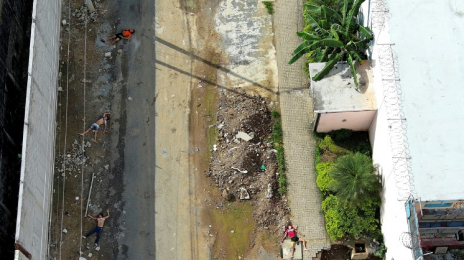 Al menos 12 presos muertos en enfrentamientos en c&aacute;rcel en Ecuador