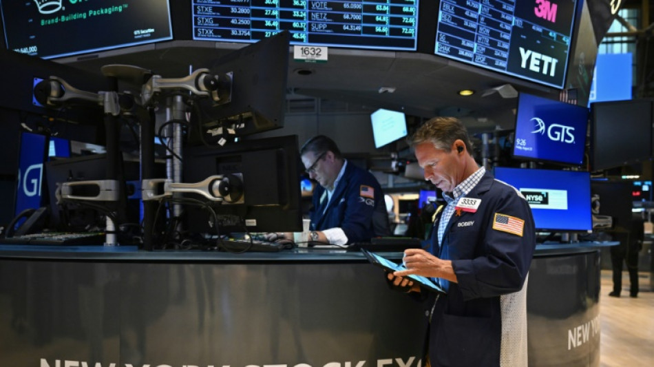 Wall Street ouvre en hausse, rassur&eacute;e par la tech
