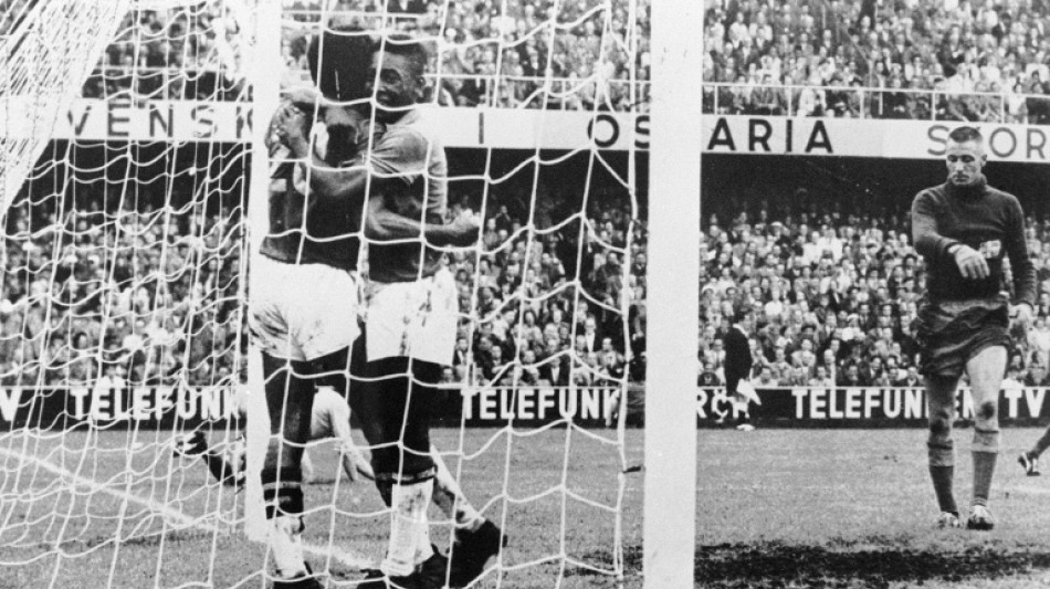 Exhiben y subastan en EEUU la camiseta de Pel&eacute; en la final del Mundial 1958