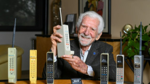 Levez les yeux de votre t&eacute;l&eacute;phone portable, implore son inventeur, cinquante ans apr&egrave;s