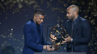 La afici&oacute;n del PSG es pesimista respecto a Mbapp&eacute;, pero no le guarda rencor
