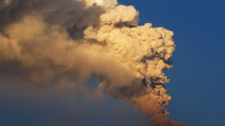 Volc&aacute;n Popocat&eacute;petl mantiene emisi&oacute;n de gases y ceniza en M&eacute;xico