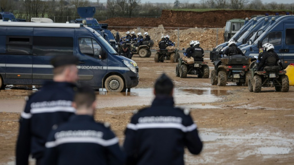 Deux-S&egrave;vres: les manifestants "antibassines" arrivent, plus de 3.000 gendarmes et policiers mobilis&eacute;s