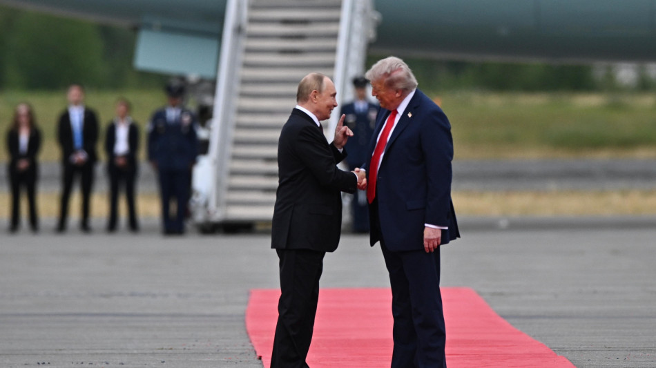 Trump, 'sto parlando con Putin, poi entrambi riferiremo'