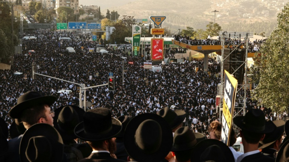 Judeus ultraortodoxos fazem protesto maciço em Jerusalém por isenção do serviço militar
