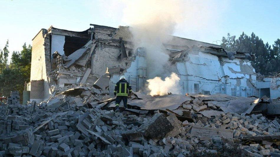 Ukraine: 20 morts dans des frappes russes dans le centre, Zelensky r&eacute;clame un "tribunal sp&eacute;cial"