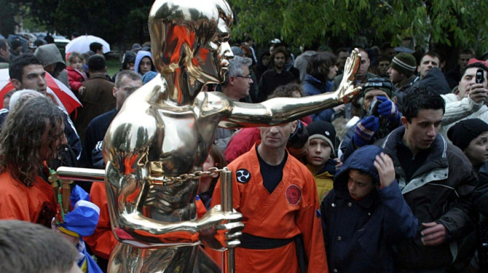 Stolen Bruce Lee statue 'returns' to Bosnia town