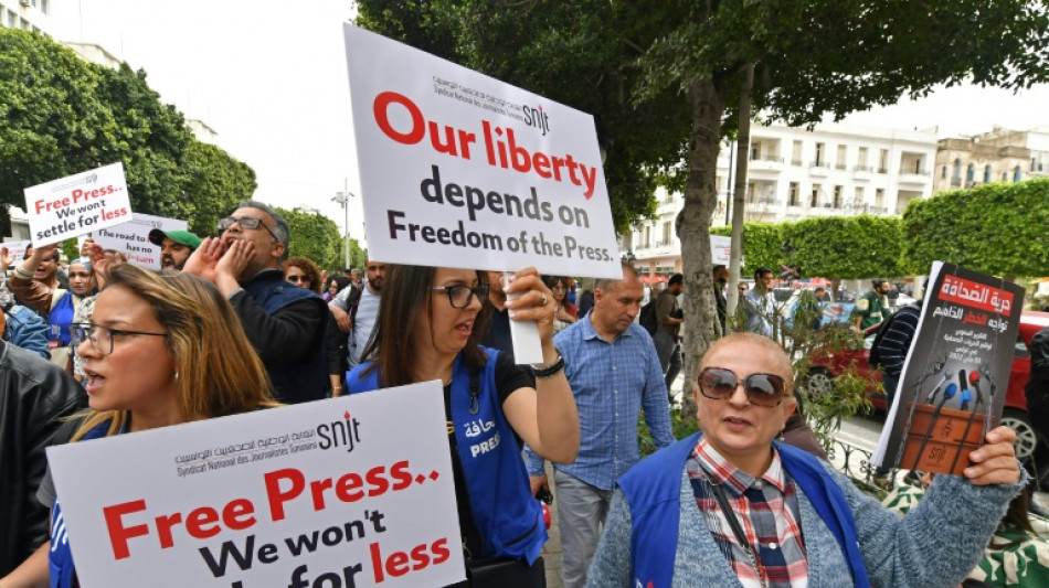 Tunisie: des journalistes déplorent un "recul important" des libertés