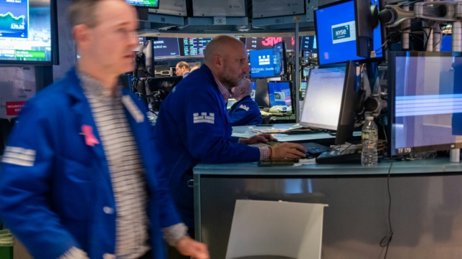 Wall Street ouvre l&eacute;g&egrave;rement dans le vert apr&egrave;s de multiples r&eacute;sultats d'entreprises 