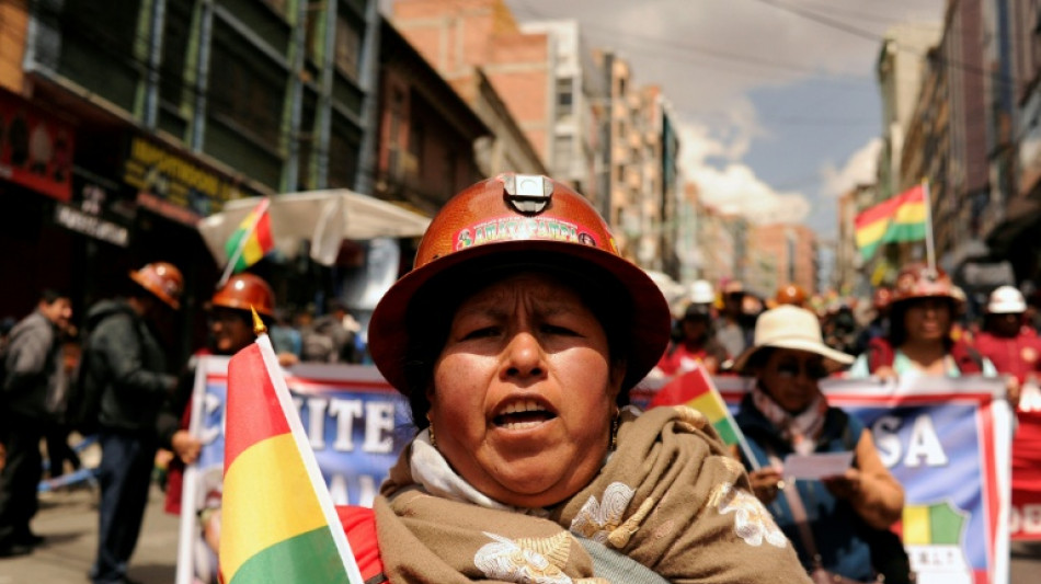 Miles de mineros marchan contra la toma de yacimientos en Bolivia