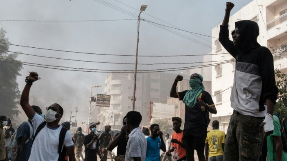 Tr&ecirc;s mortos em protestos contra o adiamento das elei&ccedil;&otilde;es no Senegal
