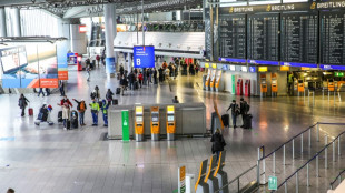 Mehrere deutsche IS-Anh&auml;ngerinnen nach Ankunft in Frankfurt festgenommen
