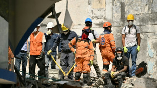 Colombia hopes for miracles as search for quake victims goes on