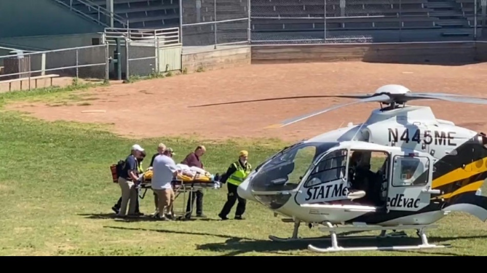 Salman Rushdie sous respirateur apr&egrave;s avoir &eacute;t&eacute; poignard&eacute; lors d'une conf&eacute;rence dans l'Etat de New York