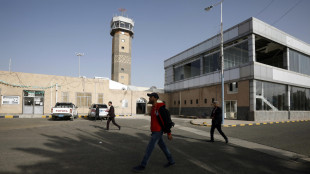 Media Yemen, Riad sta attaccando l'aeroporto internazionale di Sana'a