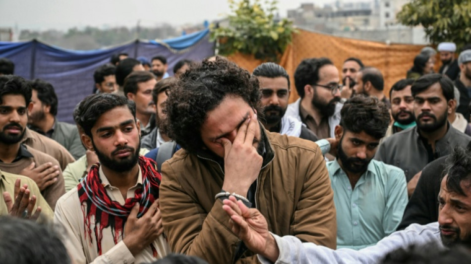 Pakistan: un attentat-suicide fait plus de 30 morts et 130 bless&eacute;s dans une mosqu&eacute;e chiite