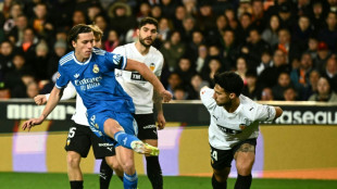 Real Madrid keep pressure on Barca with tight win at Valencia