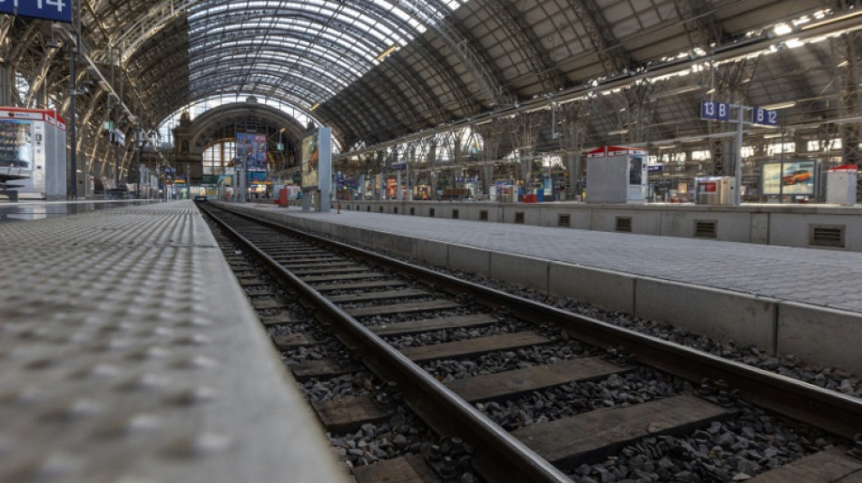 Eisenbahn- und Verkehrsgewerkschaft schlie&szlig;t Warnstreiks vor und &uuml;ber Ostern aus