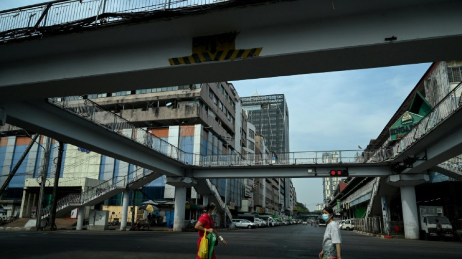 Geschlossene L&auml;den und leere Stra&szlig;en in Myanmar am zweiten Putsch-Jahrestag 