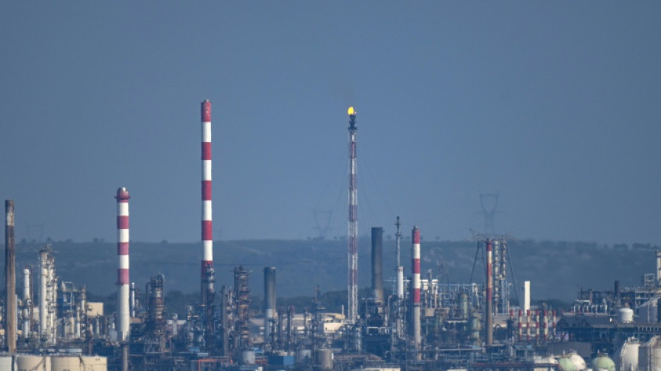 Le p&eacute;trole en forte hausse avec les tensions autour d'Ormuz