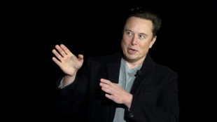 Elon Musk se protege y vende acciones de Tesla por casi 7.000 millones de d&oacute;lares