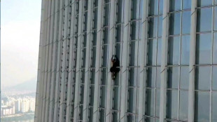 Detenido un brit&aacute;nico por escalar el rascacielos m&aacute;s alto de Se&uacute;l