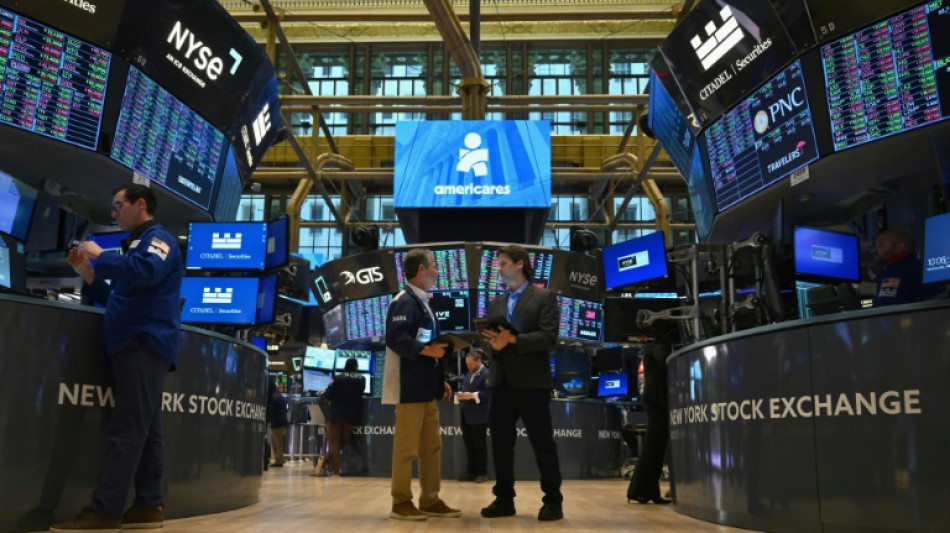 Wall Street cl&ocirc;t en hausse tir&eacute;e par la technologie, le S&P 500 &agrave; un record