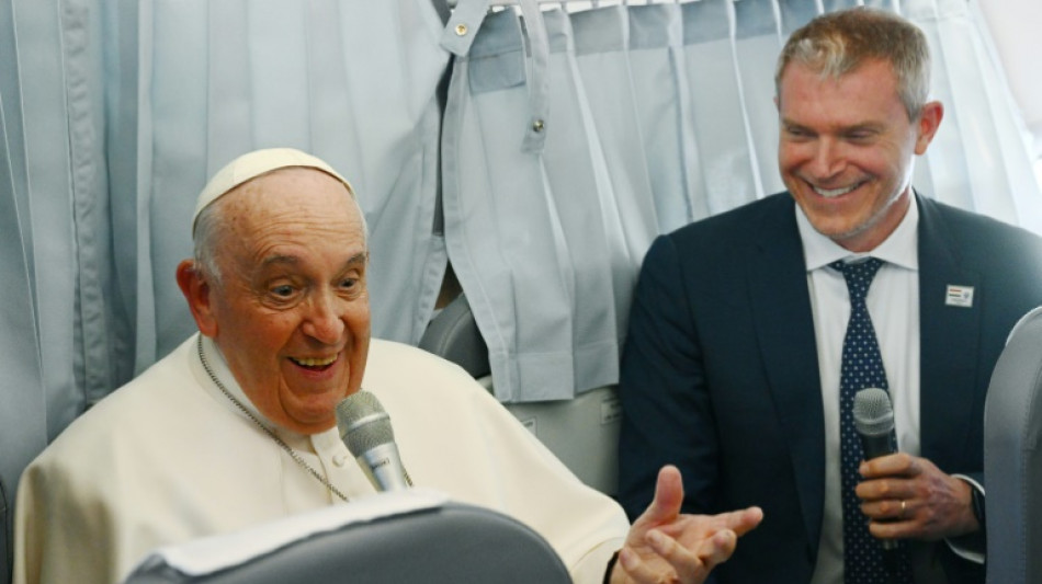El papa cont&oacute; que tuvo una "pulmonitis aguda", aunque desea seguir viajando