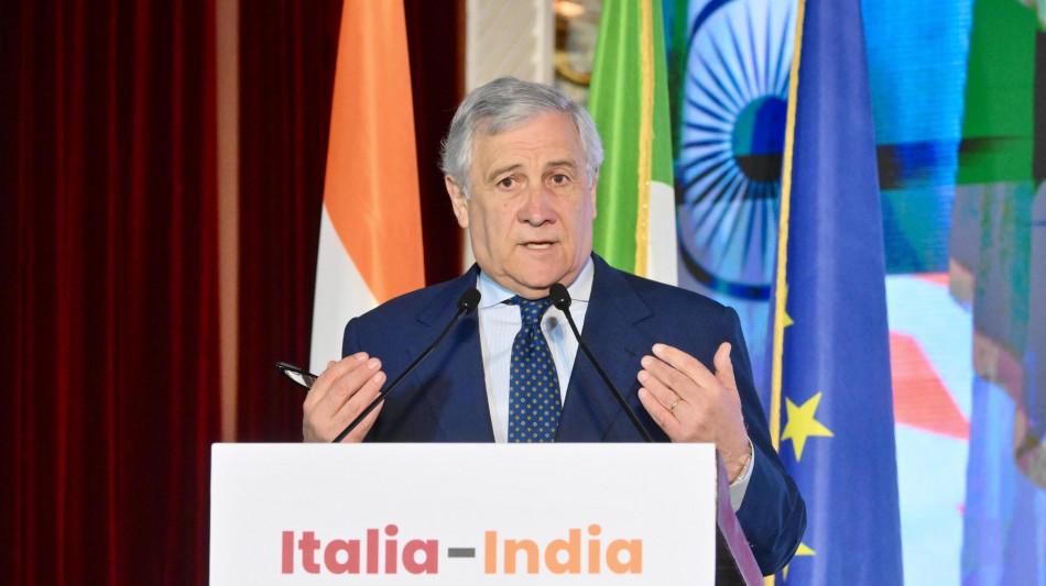 Tajani incontra presidente indiana, 'relazioni al culmine'
