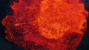 Erupção de vulcão obriga evacuação de povoado pesqueiro na Islândia
