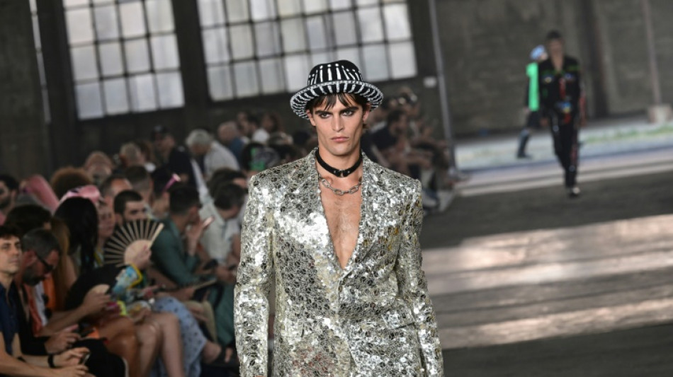 Moschino presenta en Mil&aacute;n su primera colecci&oacute;n masculina firmada por Adrian Appiolaza