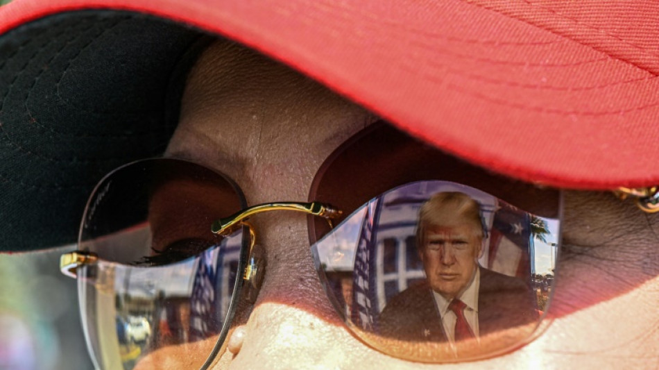Los bares de Washington celebran la inculpaci&oacute;n de Trump