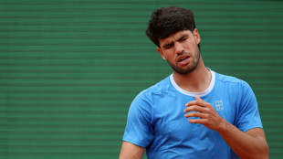 Carlos Alcaraz anuncia que n&atilde;o disputar&aacute; Roland Garros devido a les&atilde;o