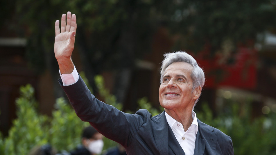 Prosegue il progetto 'Frammenti' di Baglioni, Claudia Gerini recita 'Amori in corso'