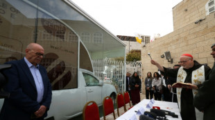 Papamóvel de Francisco está pronto para ser utilizado como clínica para crianças de Gaza