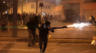 Masiva protesta deja 75 heridos en Perú tras instalarse nuevo gobierno